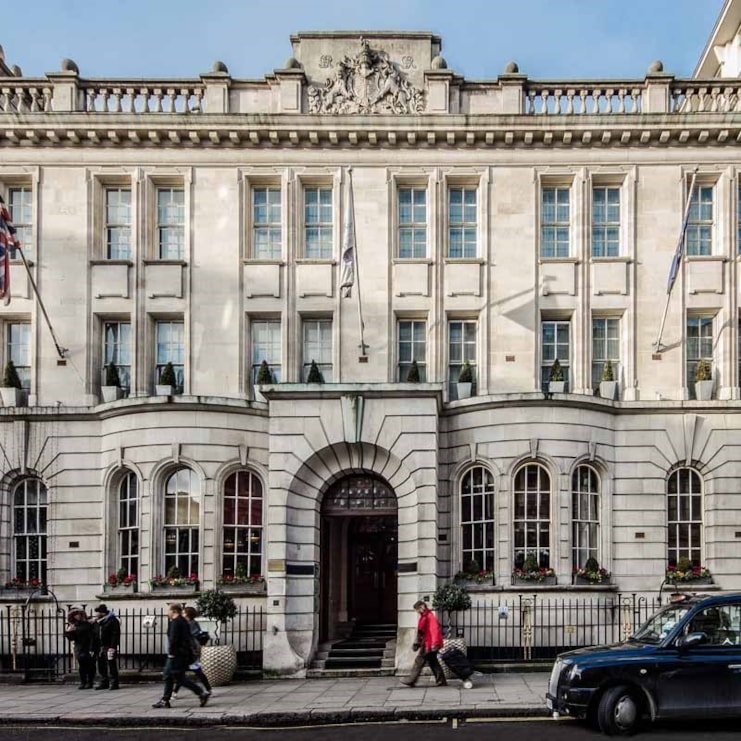 Champagne Cinema Evening for 2 at the 5* Luxury Courthouse Hotel, London Champagne Cinema Evening for 2 at the 5* Luxury Courthouse Hotel, London