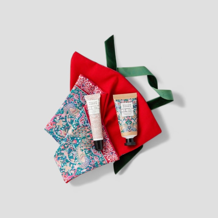 William Morris Use & Reuse Fabric Cracker