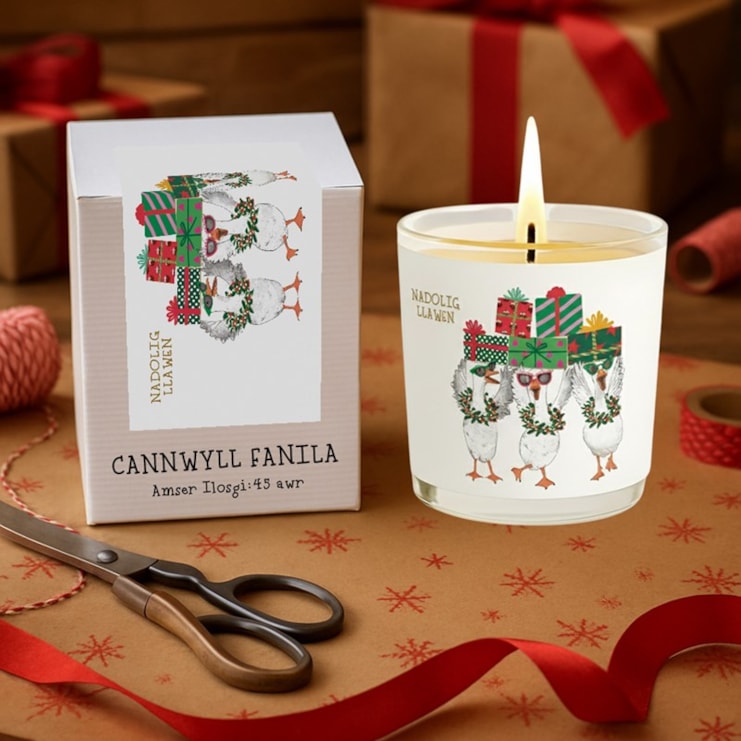 Vanilla Scented Christmas Candle - Nadolig Llawen Geese With Presents Vanilla Scented Christmas Candle - Nadolig Llawen Geese With Presents