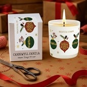 Vanilla Scented Christmas Candle - Nadolig Llawen Christmas Baubles Vanilla Scented Christmas Candle - Nadolig Llawen Christmas Baubles