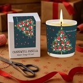 Vanilla Scented Christmas Candle - Nadolig Llawen Robins On A Christmas Tree Vanilla Scented Christmas Candle - Nadolig Llawen Robins On A Christmas Tree