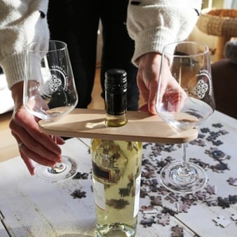 One Hand Wine Server One Hand Wine Server