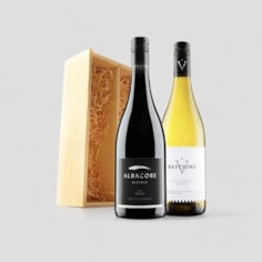 Mixed Duo Of Wine In Wooden Box Mixed Duo Of Wine In Wooden Box