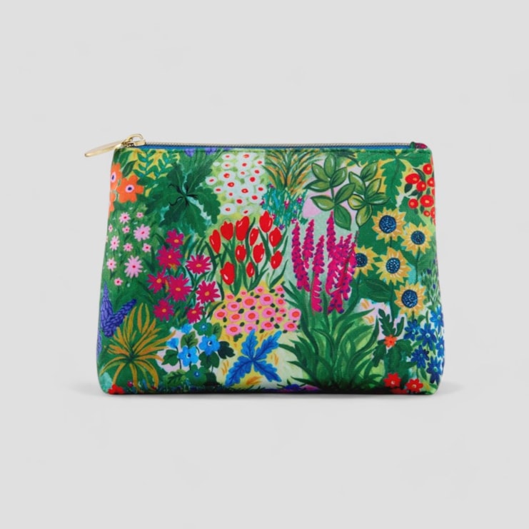 Merry & Wild Velvety Soft Handbag Essentials with Hand Cream & Hand Wash Merry & Wild Velvety Soft Handbag Essentials with Hand Cream & Hand Wash