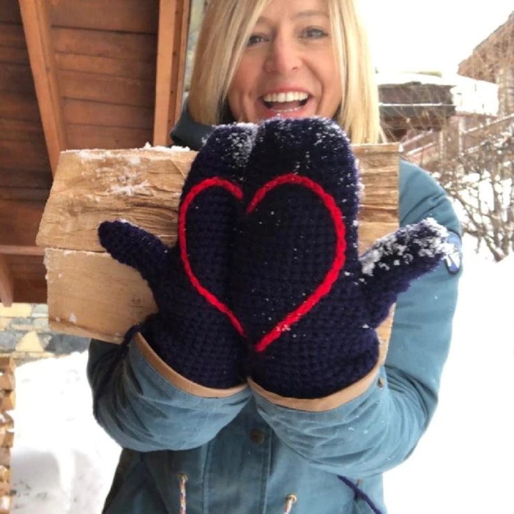Crochet Heart Mittens | Available In Two Colours